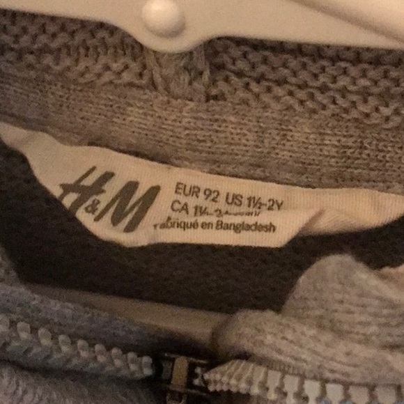 H&M knit sweater hoodie size 2T full front zipper the hoodie has zipper trim - Picture 3 of 7